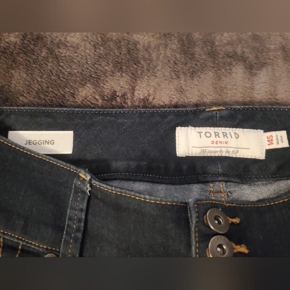 Torrid Dark Wash Jeggings - Picture 3 of 3